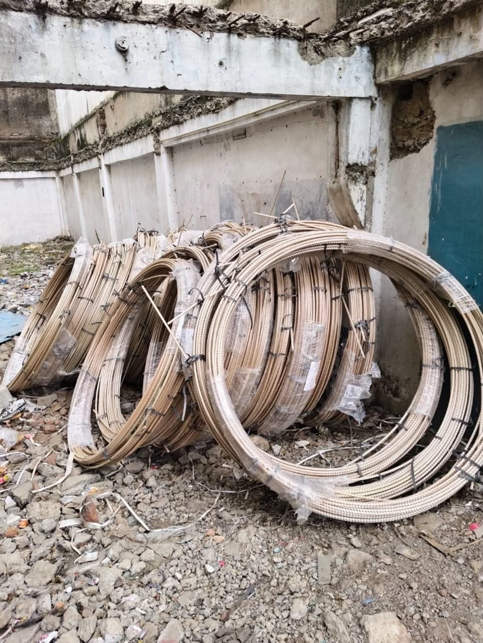 GFRP Rebar in India: Approvals, Uses, Standards & Market Outlook Grandform Fiber GFRP rebar coils on site in front of concrete damaged by rusting steel